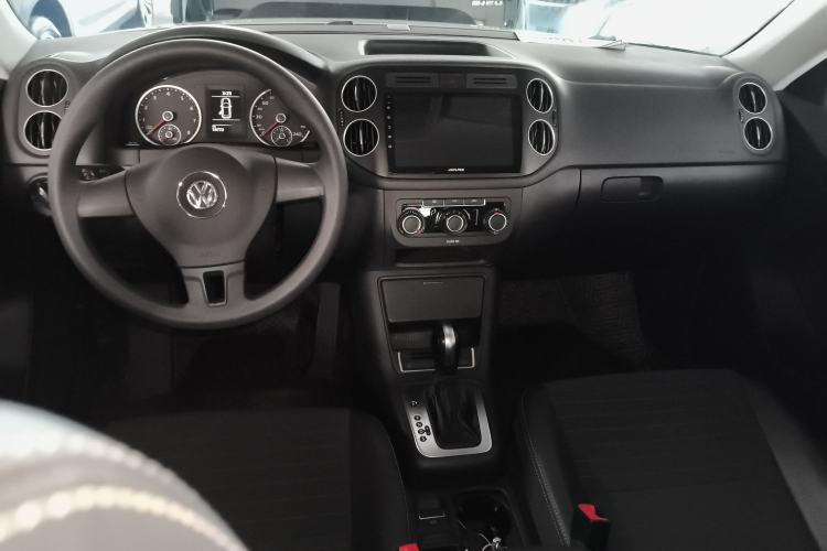 Used Volkswagen Tiguan 2017 300TSI Automatic Two-Wheel Drive Silk Road Luxury Edition Center Console