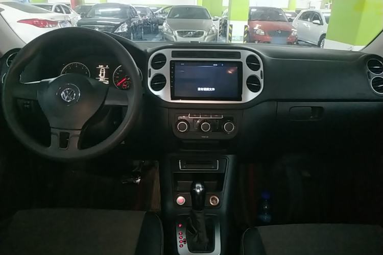 Used Volkswagen Tiguan 2017 300TSI Automatic Two-Wheel Drive Silk Road Luxury Edition Center Console