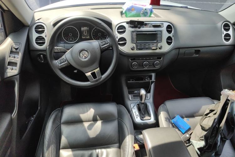 Used Volkswagen Tiguan 2017 300TSI Automatic Two-Wheel Drive Silk Road Comfort Edition Center Console