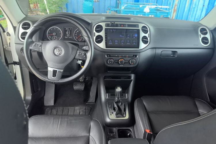 Used Volkswagen Tiguan 2017 300TSI Automatic Two-Wheel Drive Silk Road Comfort Edition Center Console