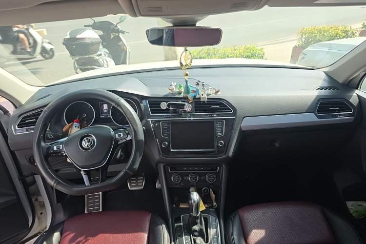Used Volkswagen Tiguan 2017 280TSI Two-Wheel-Drive Elite Version Center Console