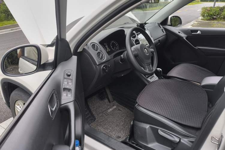Used Volkswagen Tiguan 2017 300TSI Automatic Two-Wheel Drive Silk Road Luxury Edition Driver Seat