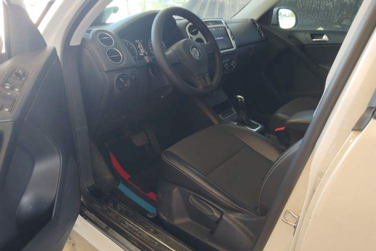 Used Volkswagen Tiguan 2017 300TSI Automatic Two-Wheel Drive Silk Road Luxury Edition Driver Seat