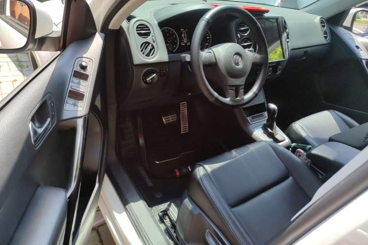 Used Volkswagen Tiguan 2017 300TSI Automatic Two-Wheel Drive Silk Road Luxury Edition Driver Seat