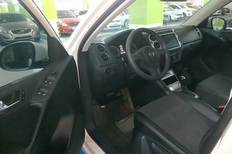 Used Volkswagen Tiguan 2017 300TSI Automatic Two-Wheel Drive Silk Road Luxury Edition Driver Seat