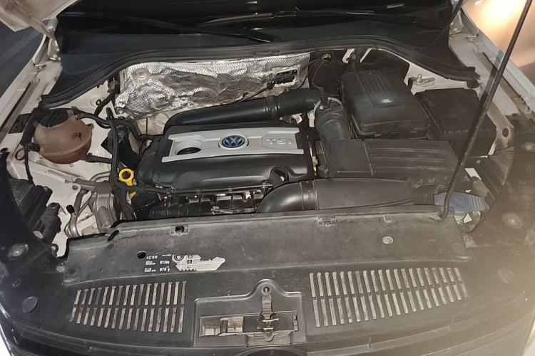 Used Volkswagen Tiguan 2017 300TSI Automatic Two-Wheel Drive Silk Road Comfort Edition Engine Bay