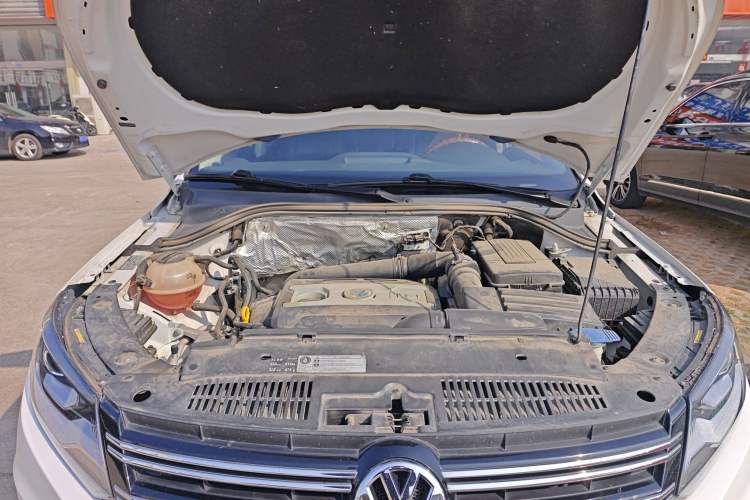 Used Volkswagen Tiguan 2017 300TSI Automatic Two-Wheel Drive Silk Road Luxury Edition Engine Bay