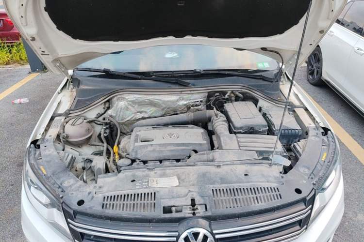 Used Volkswagen Tiguan 2017 300TSI Automatic Two-Wheel Drive Silk Road Luxury Edition Engine Bay