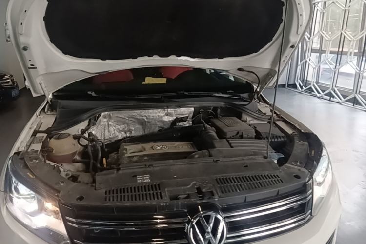 Used Volkswagen Tiguan 2017 300TSI Automatic Two-Wheel Drive Silk Road Comfort Edition Engine Bay