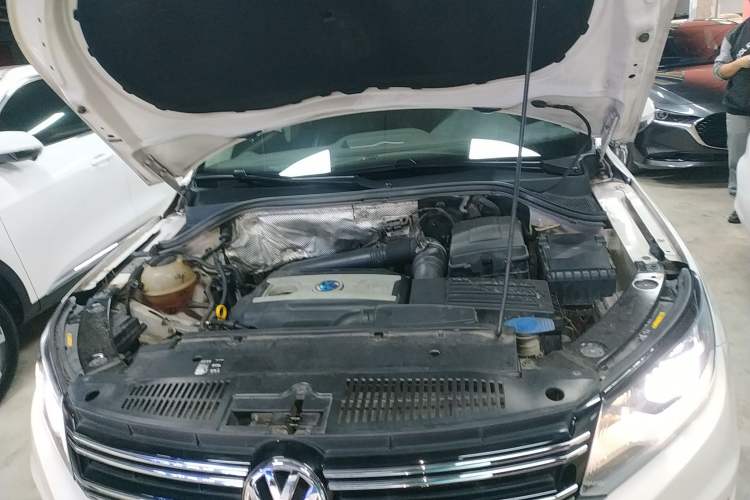 Used Volkswagen Tiguan 2017 300TSI Automatic Two-Wheel Drive Silk Road Comfort Edition Engine Bay