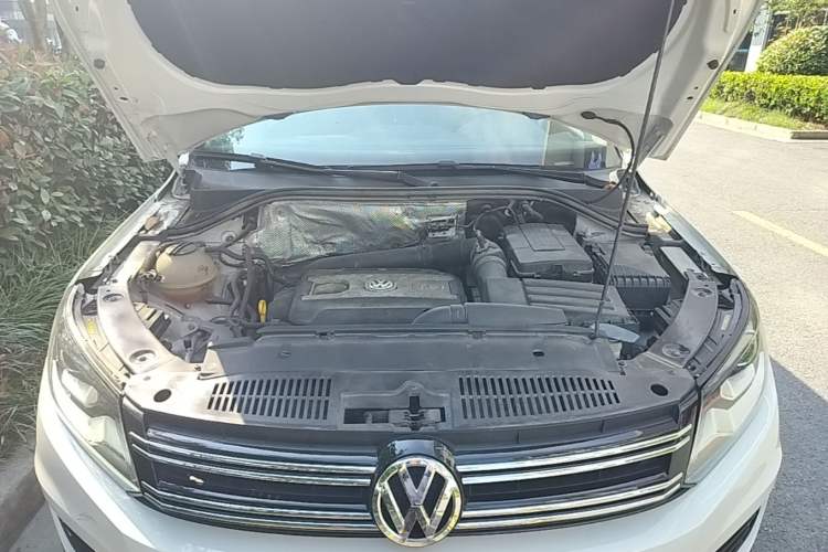 Used Volkswagen Tiguan 2017 300TSI Automatic Two-Wheel Drive Silk Road Comfort Edition Engine Bay