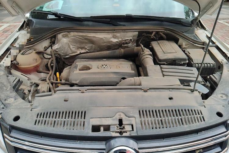 Used Volkswagen Tiguan 2017 300TSI Automatic Two-Wheel Drive Silk Road Luxury Edition Engine Bay