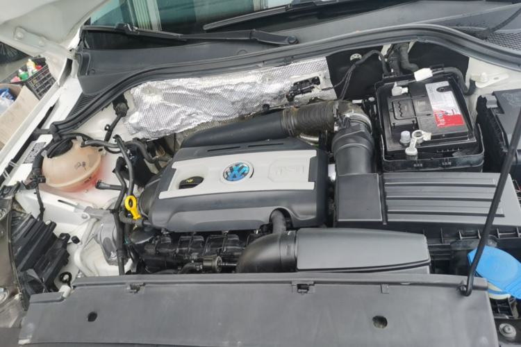 Used Volkswagen Tiguan 2017 300TSI Automatic Two-Wheel Drive Silk Road Luxury Edition Engine Bay