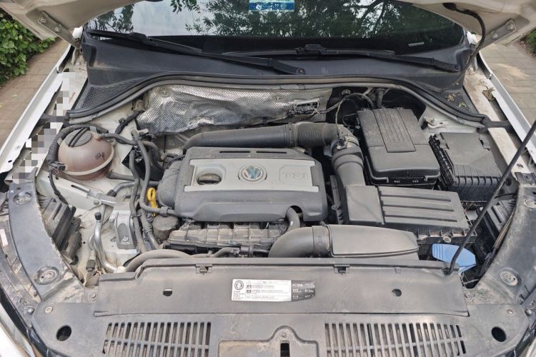 Used Volkswagen Tiguan 2017 300TSI Automatic Two-Wheel Drive Silk Road Luxury Edition Engine Bay