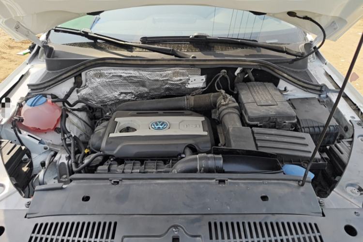 Used Volkswagen Tiguan 2017 300TSI Automatic Two-Wheel Drive Silk Road Comfort Edition Engine Bay