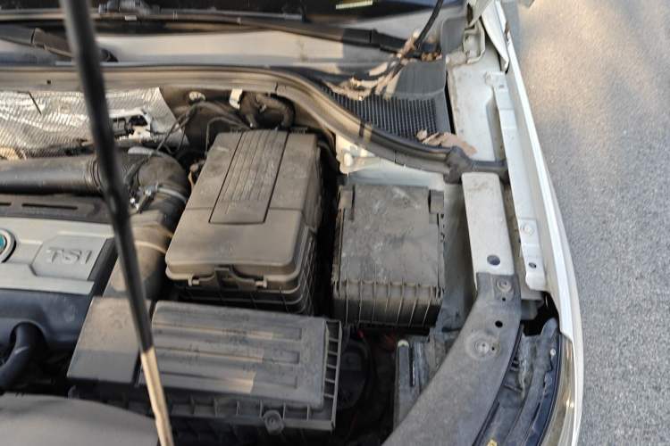 Used Volkswagen Tiguan 2017 300TSI Automatic Two-Wheel Drive Silk Road Comfort Edition Engine Bay Left