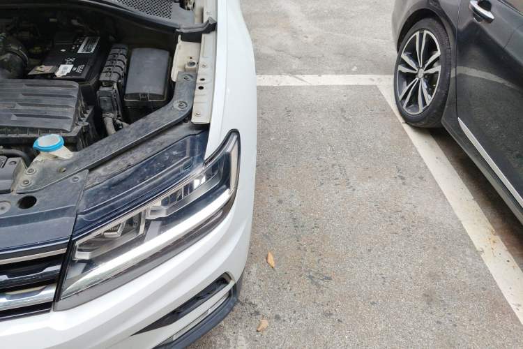 Used Volkswagen Tiguan 2017 330TSI All-Wheel-Drive Innovation Model Engine Bay Left