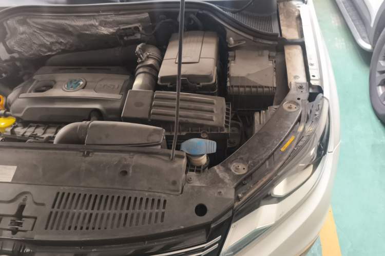 Used Volkswagen Tiguan 2017 300TSI Automatic Two-Wheel Drive Silk Road Comfort Edition Engine Bay Left