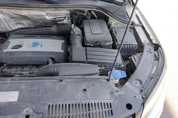Used Volkswagen Tiguan 2017 300TSI Automatic Two-Wheel Drive Silk Road Comfort Edition Engine Bay Left
