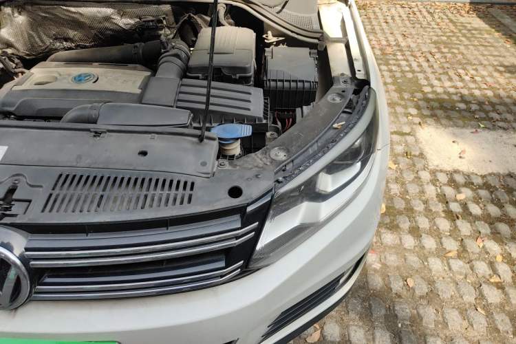 Used Volkswagen Tiguan 2017 300TSI Automatic Two-Wheel Drive Silk Road Comfort Edition Engine Bay Left
