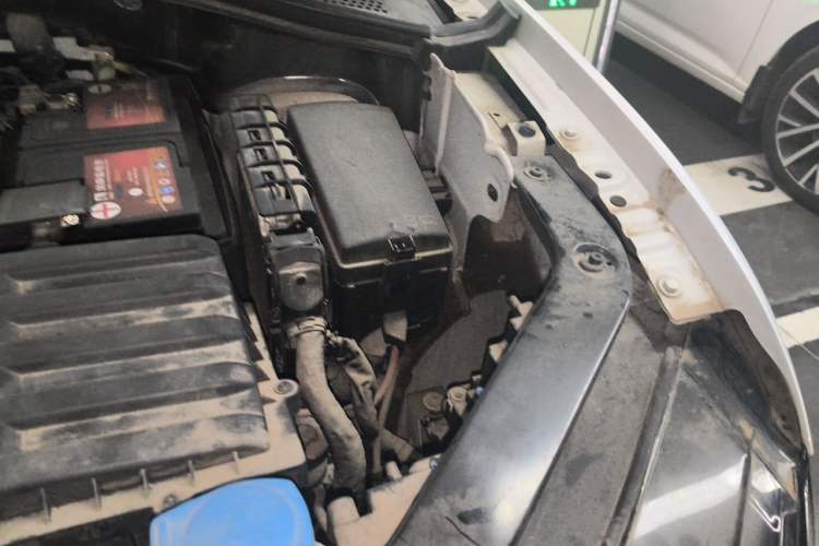 Used Volkswagen Tiguan 2017 330TSI All-Wheel-Drive Innovation Model Engine Bay Left
