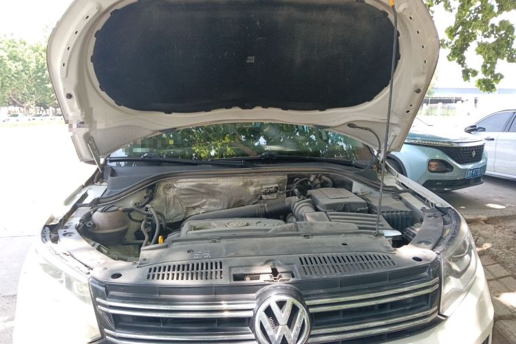 Used Volkswagen Tiguan 2017 300TSI Automatic Two-Wheel Drive Silk Road Luxury Edition Engine Bay