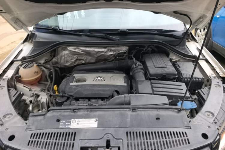 Used Volkswagen Tiguan 2017 300TSI Automatic Two-Wheel Drive Silk Road Luxury Edition Engine Bay