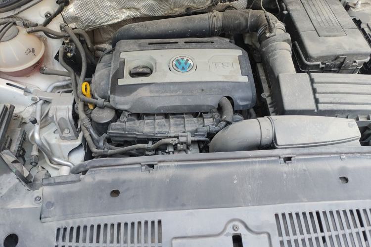 Used Volkswagen Tiguan 2017 300TSI Automatic Two-Wheel Drive Silk Road Luxury Edition Engine Bay