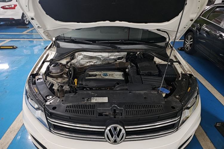 Used Volkswagen Tiguan 2017 300TSI Automatic Two-Wheel Drive Silk Road Luxury Edition Engine Bay