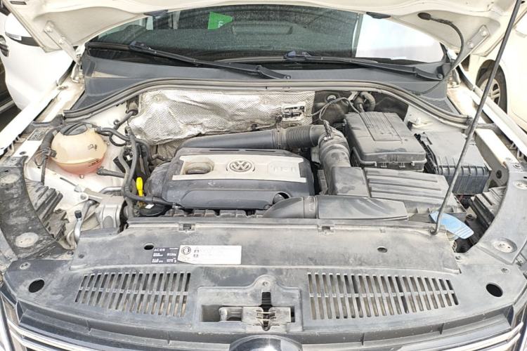 Used Volkswagen Tiguan 2017 300TSI Automatic Two-Wheel Drive Silk Road Luxury Edition Engine Bay
