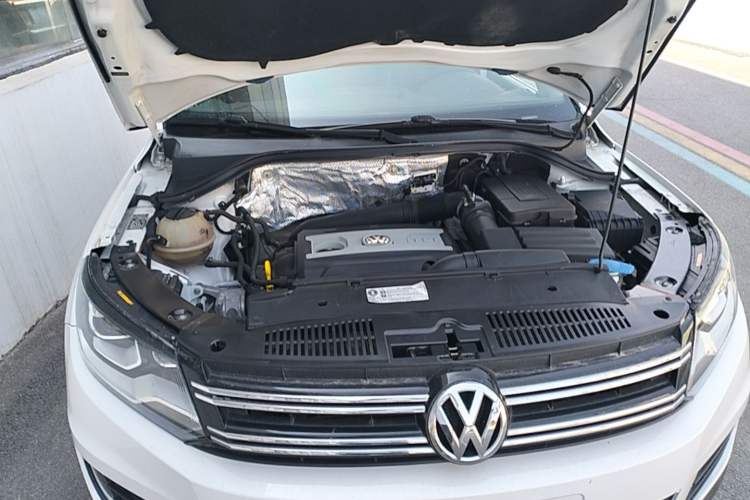 Used Volkswagen Tiguan 2017 300TSI Automatic Two-Wheel Drive Silk Road Luxury Edition Engine Bay