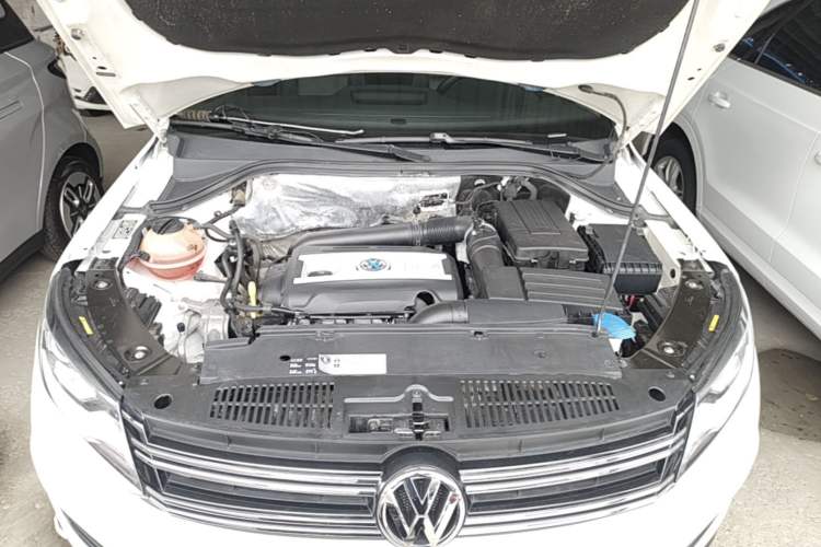 Used Volkswagen Tiguan 2017 300TSI Automatic Two-Wheel Drive Silk Road Comfort Edition Engine Bay