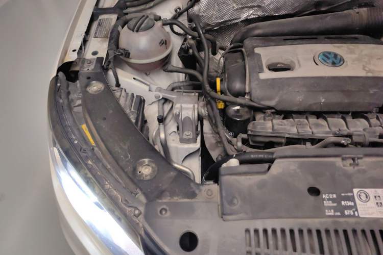 Used Volkswagen Tiguan 2017 300TSI Automatic Two-Wheel Drive Silk Road Comfort Edition Engine Bay Right