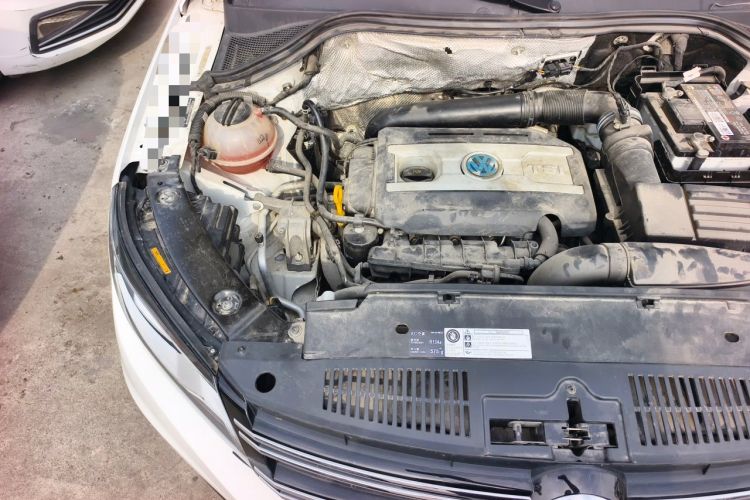 Used Volkswagen Tiguan 2017 300TSI Automatic Two-Wheel Drive Silk Road Luxury Edition Engine Bay Right