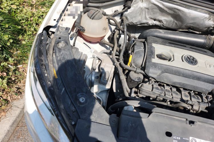 Used Volkswagen Tiguan 2017 300TSI Automatic Two-Wheel Drive Silk Road Luxury Edition Engine Bay Right