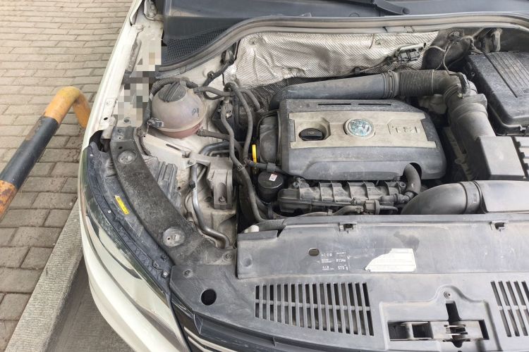 Used Volkswagen Tiguan 2017 300TSI Automatic Two-Wheel Drive Silk Road Comfort Edition Engine Bay Right