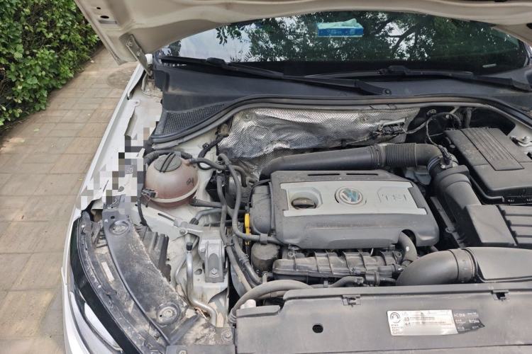 Used Volkswagen Tiguan 2017 300TSI Automatic Two-Wheel Drive Silk Road Luxury Edition Engine Bay Right
