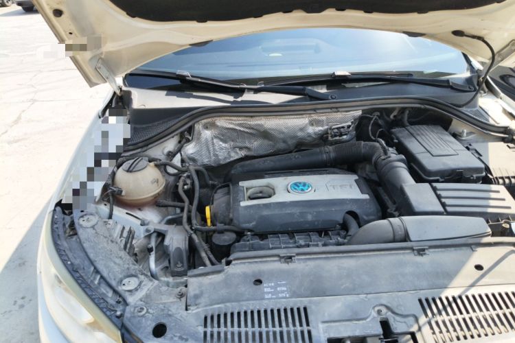 Used Volkswagen Tiguan 2017 300TSI Automatic Two-Wheel Drive Silk Road Comfort Edition Engine Bay Right