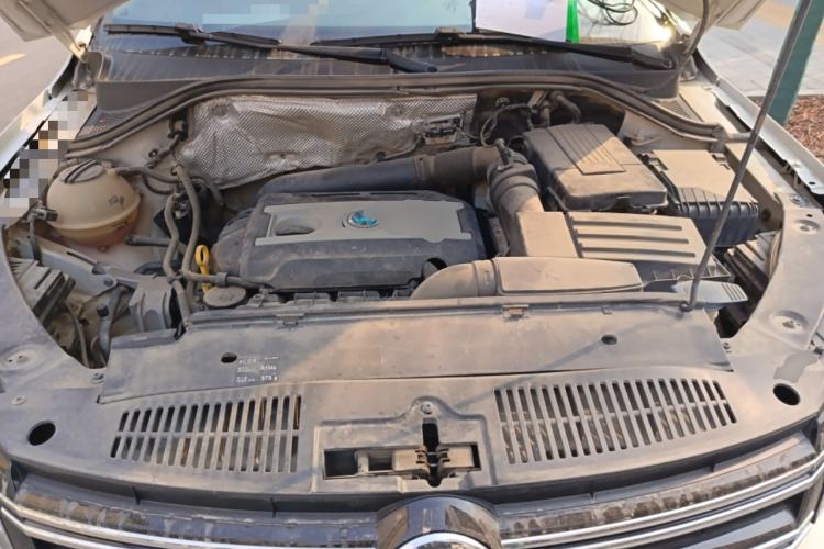 Used Volkswagen Tiguan 2017 300TSI Automatic Two-Wheel Drive Silk Road Luxury Edition Engine Bay