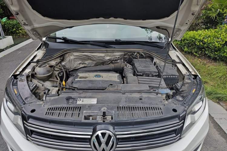 Used Volkswagen Tiguan 2017 300TSI Automatic Two-Wheel Drive Silk Road Comfort Edition Engine Bay