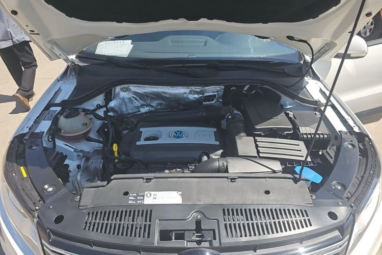 Used Volkswagen Tiguan 2017 300TSI Automatic Two-Wheel Drive Silk Road Luxury Edition Engine Bay