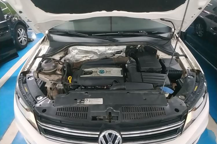 Used Volkswagen Tiguan 2017 300TSI Automatic Two-Wheel Drive Silk Road Luxury Edition Engine Bay