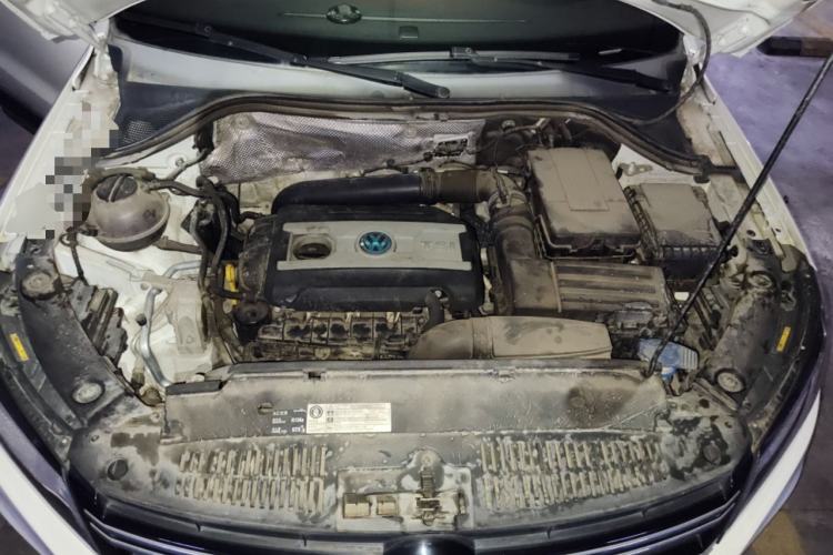 Used Volkswagen Tiguan 2017 300TSI Automatic Two-Wheel Drive Silk Road Luxury Edition Engine Bay