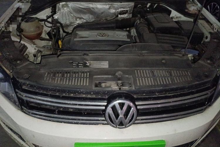 Used Volkswagen Tiguan 2017 300TSI Automatic Two-Wheel Drive Silk Road Luxury Edition Engine Bay