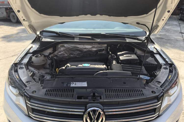 Used Volkswagen Tiguan 2017 300TSI Automatic Two-Wheel Drive Silk Road Luxury Edition Engine Bay