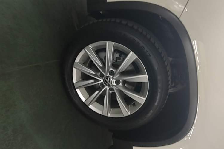 Used Volkswagen Tiguan 2017 300TSI Automatic Two-Wheel Drive Silk Road Comfort Edition Exterior 4
