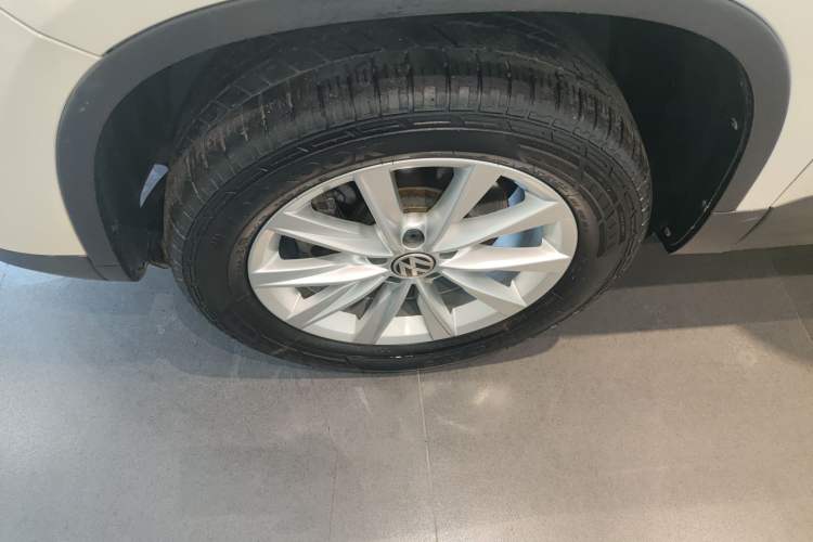 Used Volkswagen Tiguan 2017 300TSI Automatic Two-Wheel Drive Silk Road Comfort Edition Exterior 4