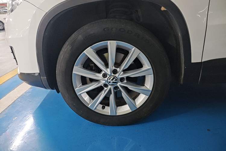 Used Volkswagen Tiguan 2017 300TSI Automatic Two-Wheel Drive Silk Road Luxury Edition Exterior 4