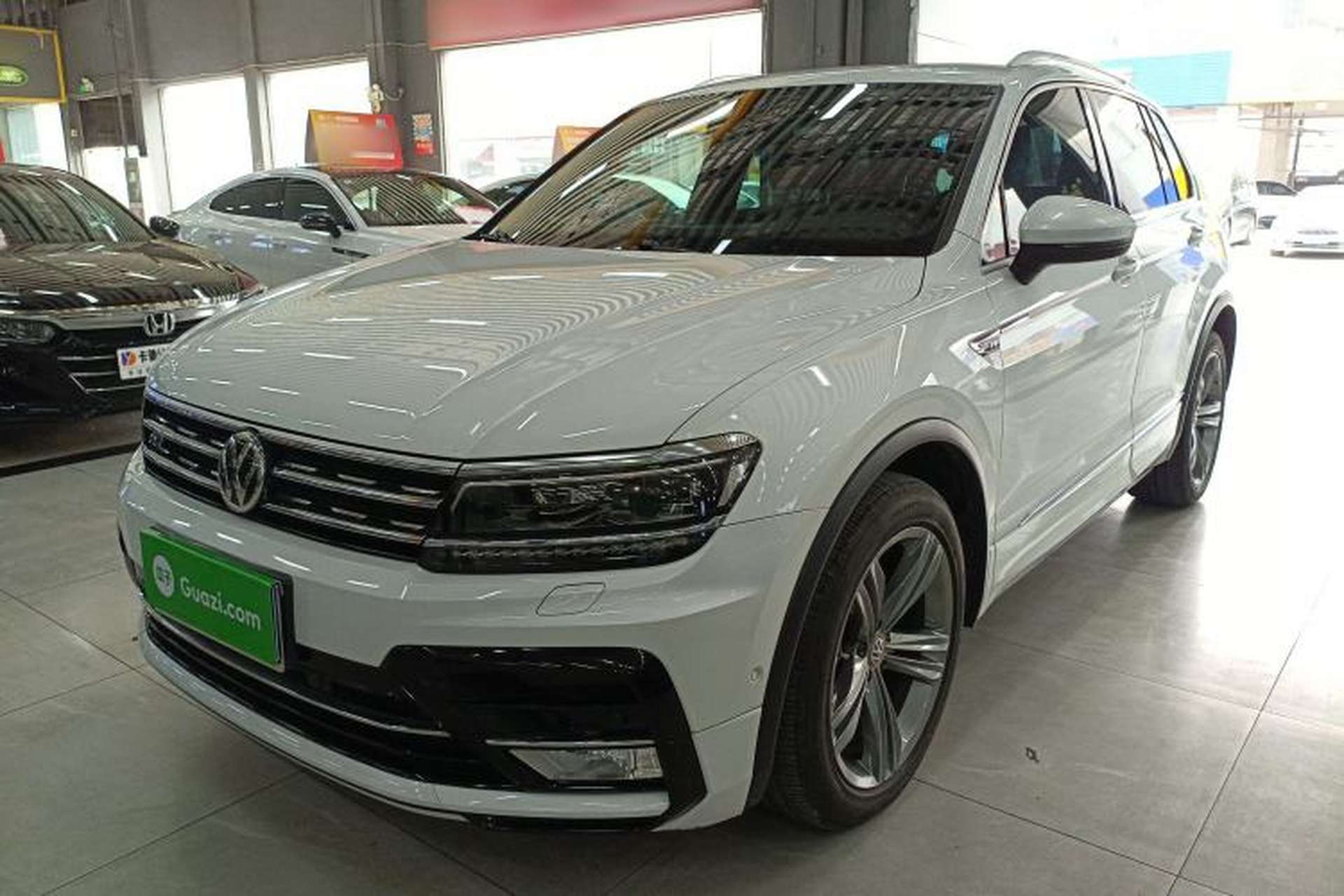 Used Volkswagen Tiguan 2017 380TSI Four-Wheel Drive R-Line Front Left 45 Deg