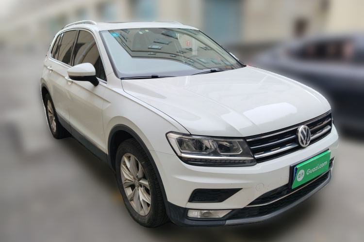 Used Volkswagen Tiguan 2017 330TSI All-Wheel-Drive Innovation Model Front Right 45 Deg